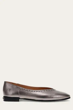Claire Flat