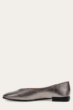 Claire Flat