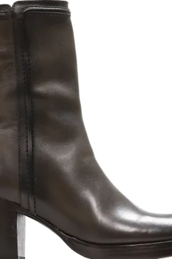 Jean Short Inside Zip